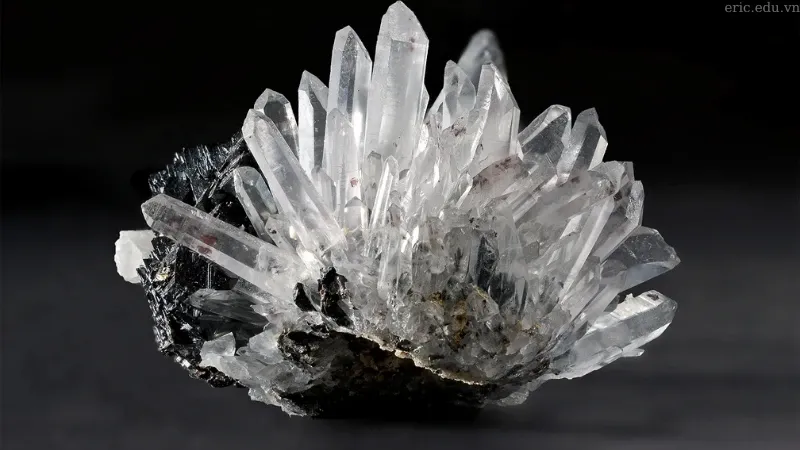 Mệnh kim hợp màu gì 07