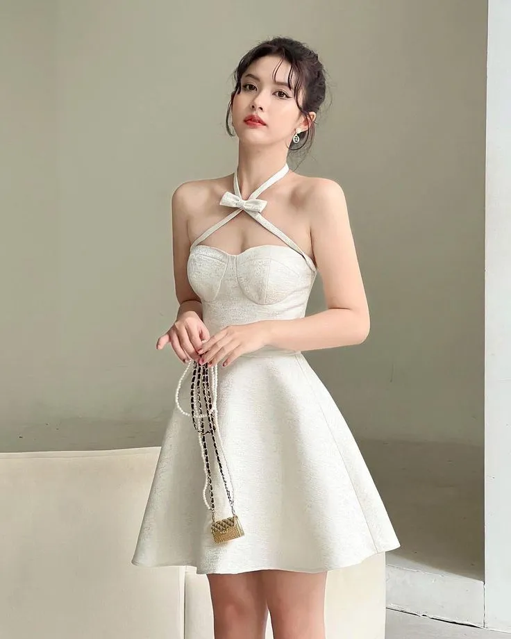 Gái xinh mặc váy trắng tỏa sáng với vẻ đẹp thanh thoát