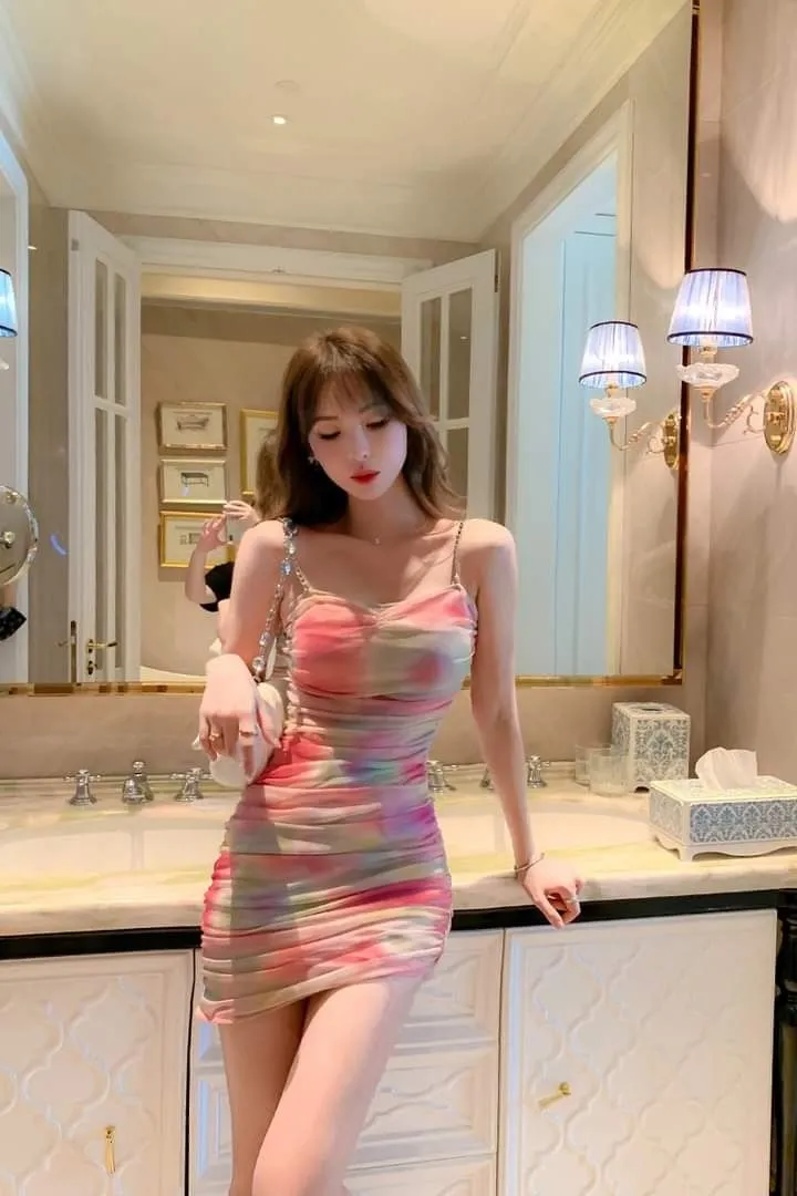 Gái xinh mặc áo dài trắng mang đến cảm giác tinh khôi và dịu dàng