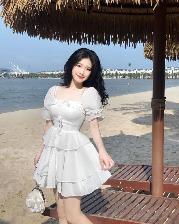 Gái xinh mặc áo dài tinh tế, nổi bật với thanh thoát và dịu dàng