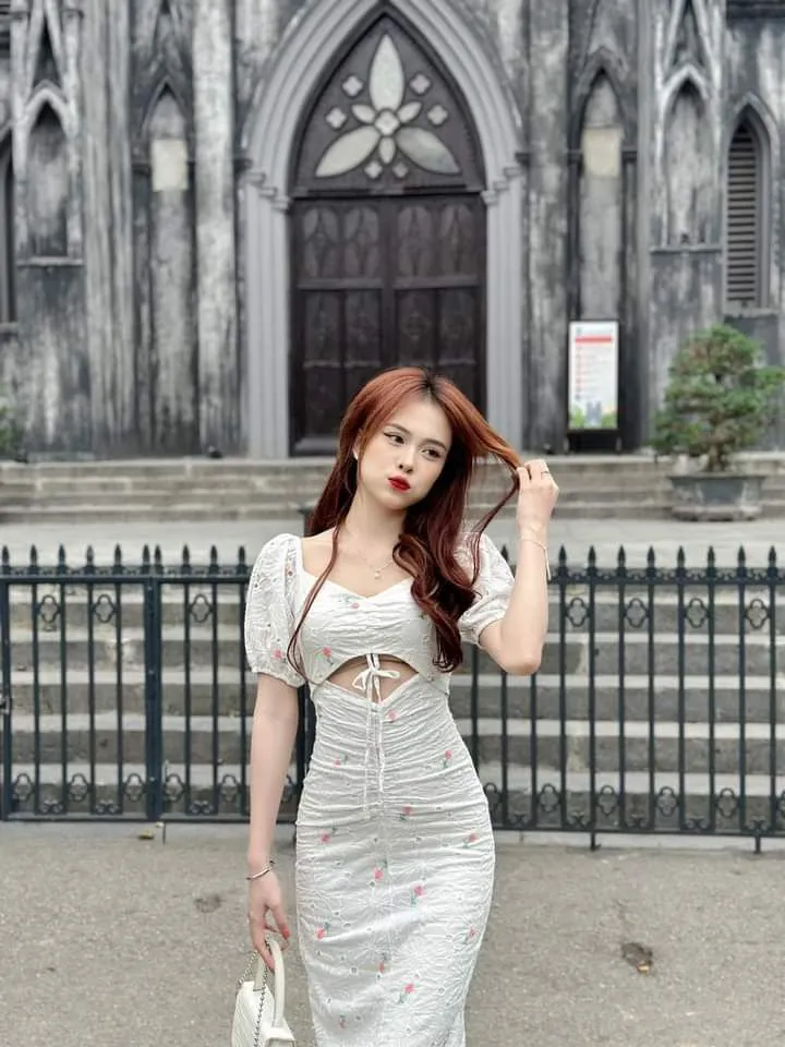 Gái xinh mặc áo dài sexy, thu hút nhẹ nhìn với vẻ đẹp cuốn hút