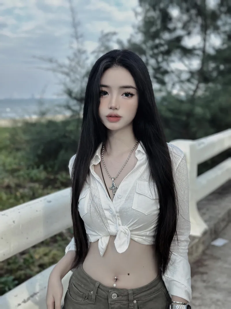 Gái xinh tóc ngắn ngang vai che mặt gây ấn tượng mạnh mẽ