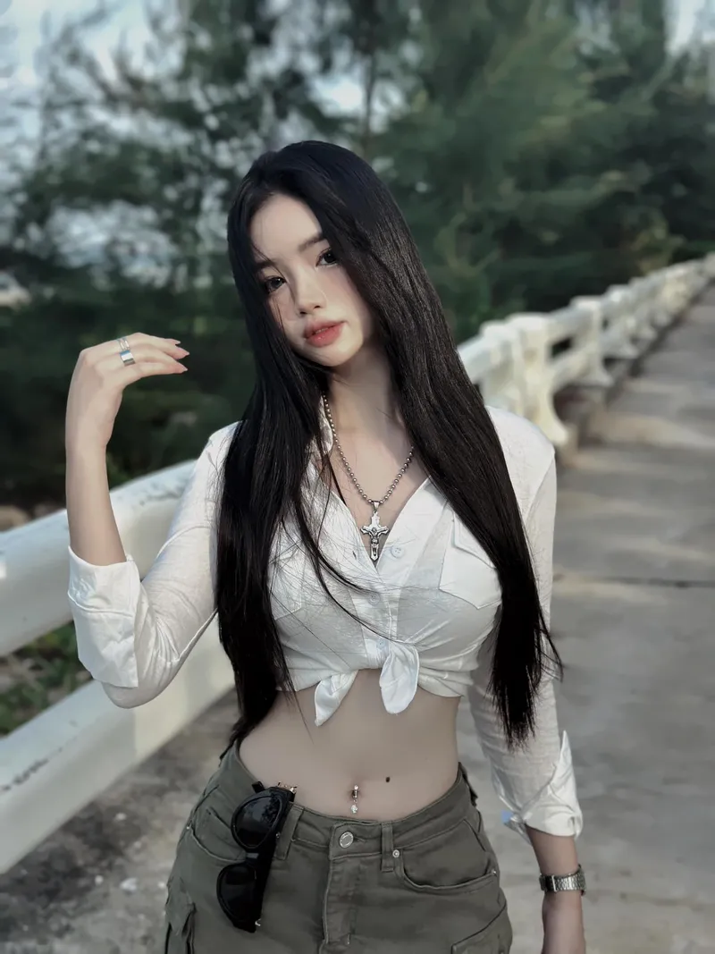 Gái xinh tóc ngắn sexy thể hiện sự quyến rũ đầy tinh tế