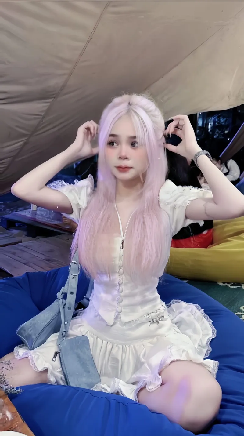 Gái xinh tóc ngắn đeo kính cute với vẻ đáng yêu làm say đắm lòng người