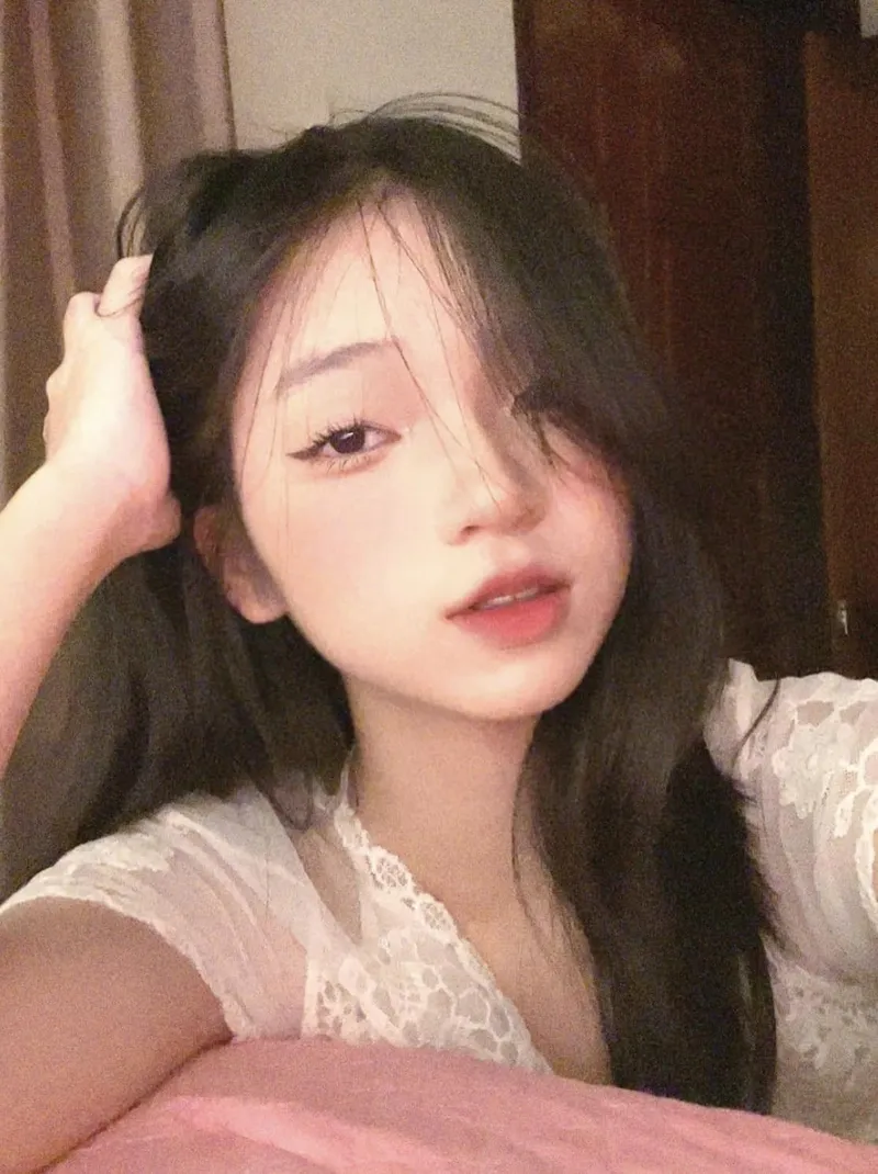 Tik tok gái xinh dễ thương tóc ngắn thu hút người xem với nét đáng yêu