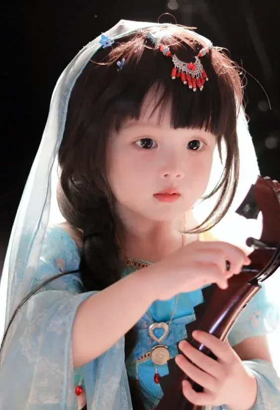 Ảnh bé gái dễ thương nhất mang đến sự vui tươi và ngộ nghĩnh