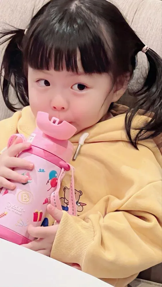 Ảnh newborn bé gái ghi lại khoảnh khắc đầu đời đầy ý nghĩa