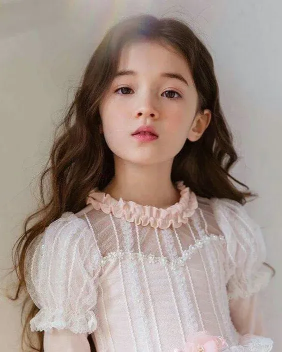 Ảnh bé gái sơ sinh tạo nên cảm giác ấm áp và dịu dàng