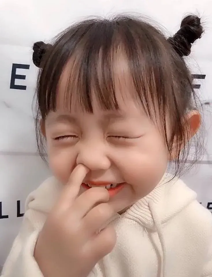 Tạo dáng chụp ảnh cho bé gái 5 tuổi với nét đẹp tự nhiên và sinh động