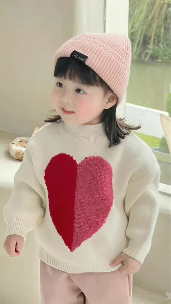 Ảnh bé gái hoạt hình mang đến sự vui tươi và sáng tạo độc đáo