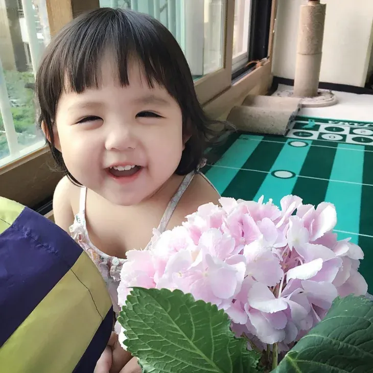 Ghép ảnh sinh nhật cho bé gái tạo không gian vui vẻ và ý nghĩa