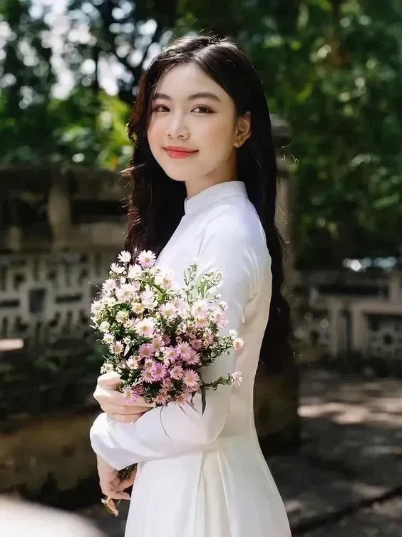 ảnh gái xinh cầm hoa