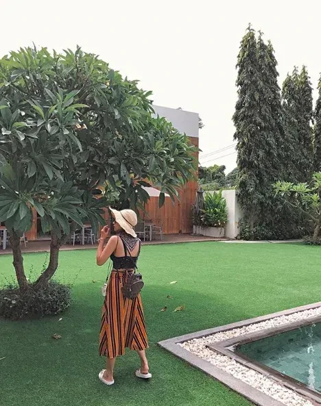 Hình cô gái khóc buồn ghi lại khoảnh khắc đầy cảm xúc chân thật