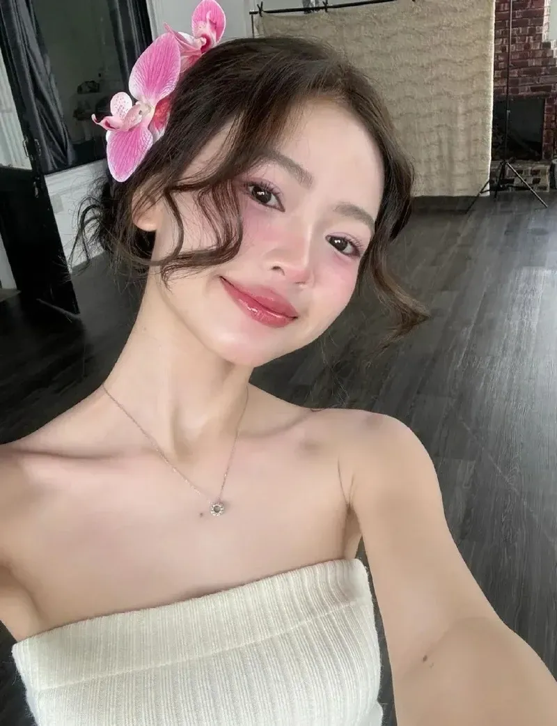 Ảnh gái xinh 2k10, body chuẩn và ngoại hình xinh đẹp