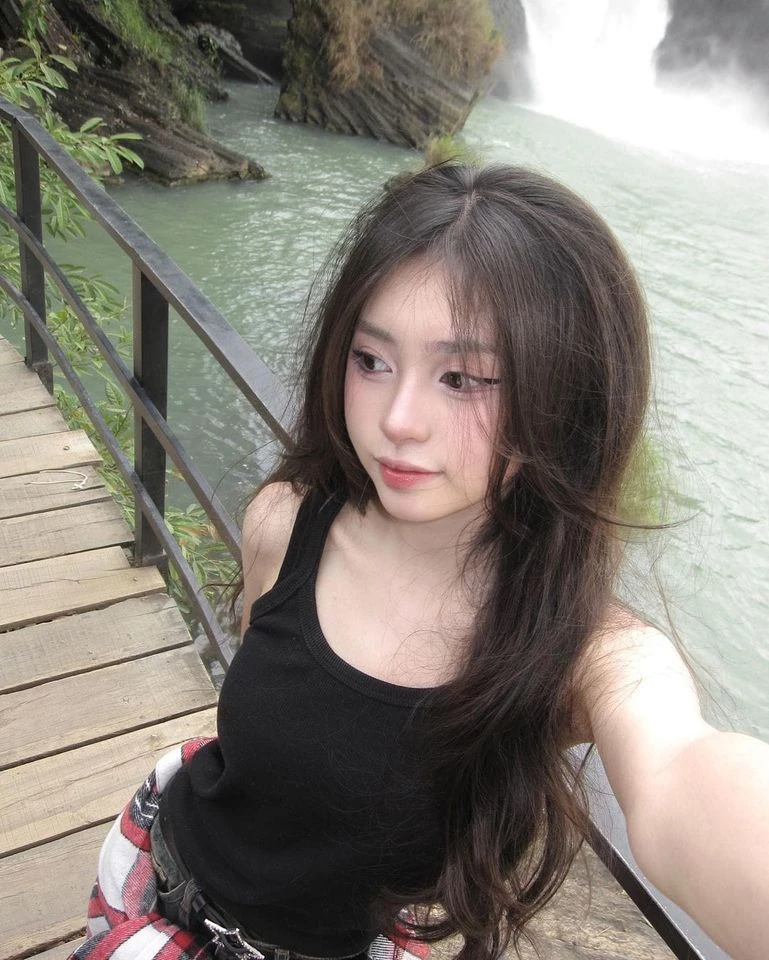 Ảnh gái xinh che mặt 2009 tạo cảm giác bí ẩn và thu hút ánh nhìn