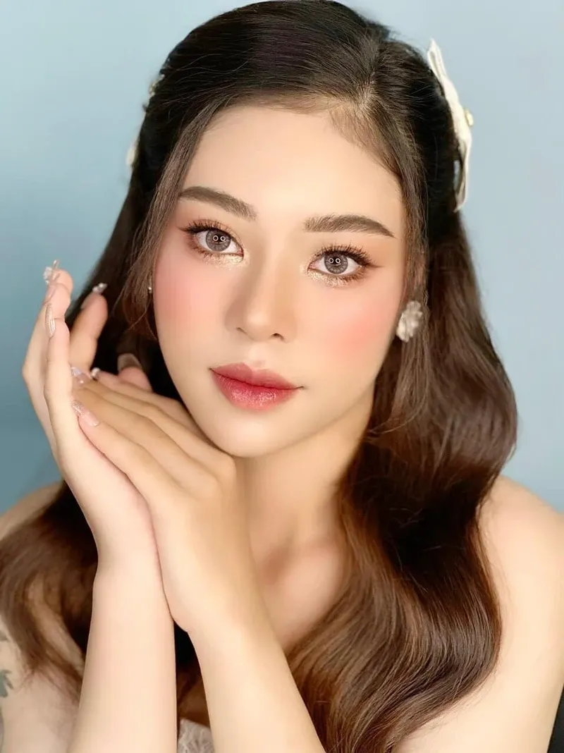 Ảnh gái xinh 2k5 với nụ cười tỏa sáng, đầy lôi cuốn