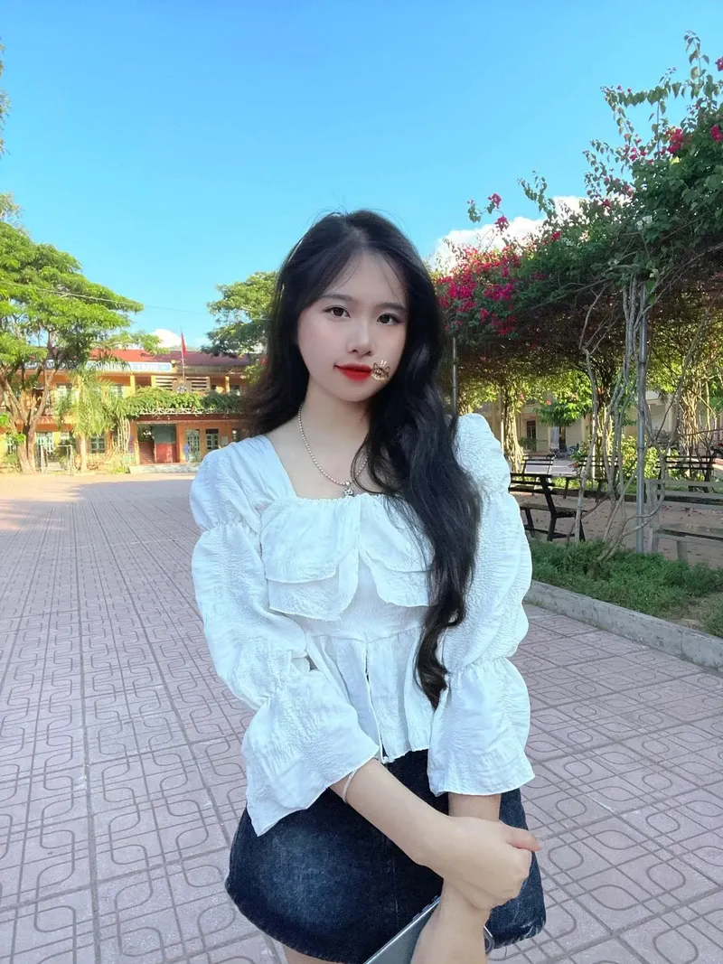 hình ảnh gái xinh mặc váy trắng