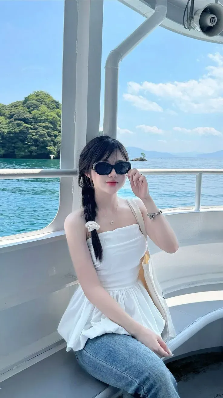 Gái xinh nhảy trên tiktok thể hiện sự năng động và vui tươi