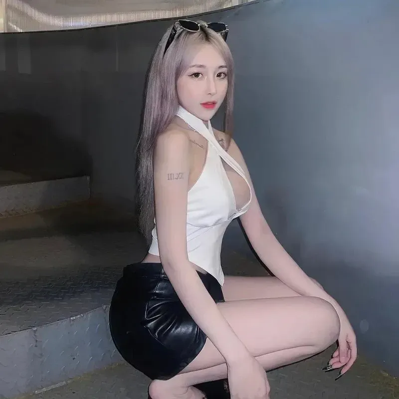 gái xinh bận váy ngắn