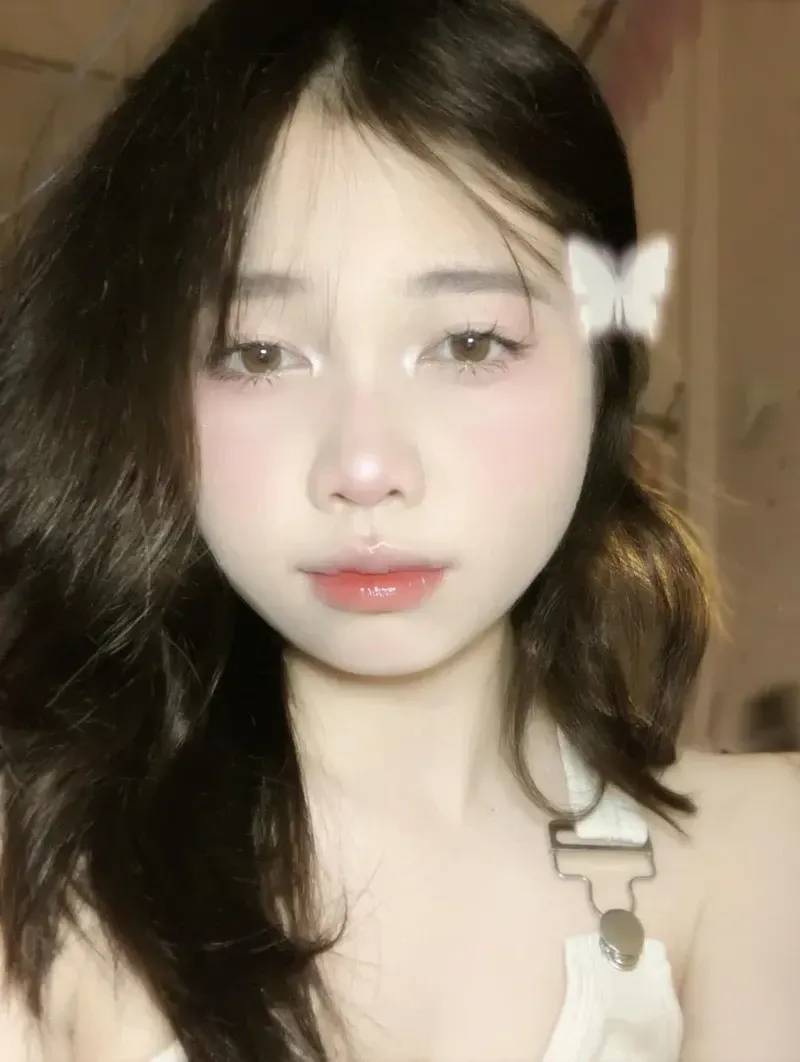 Gái xinh 2k7 sở hữu vẻ đẹp tươi tắn, thu hút mọi ánh nhìn