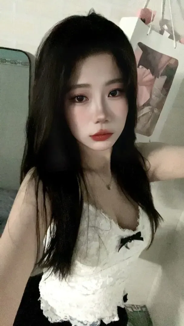 Gái xinh 2k1 có nét đẹp tự nhiên và đầy sức hút