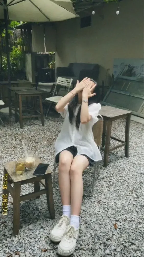hình gái chế mặt