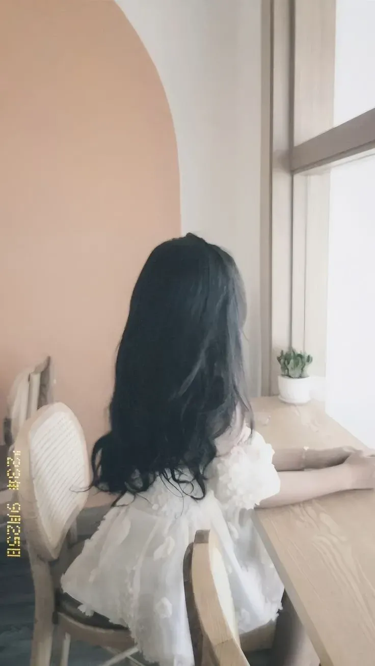 hình nền cô gái che mặt