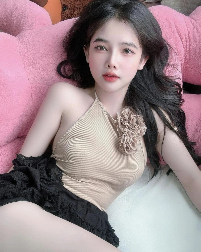 Ảnh gái xinh đeo kính K9 ghi lại nét dễ thương và thông minh