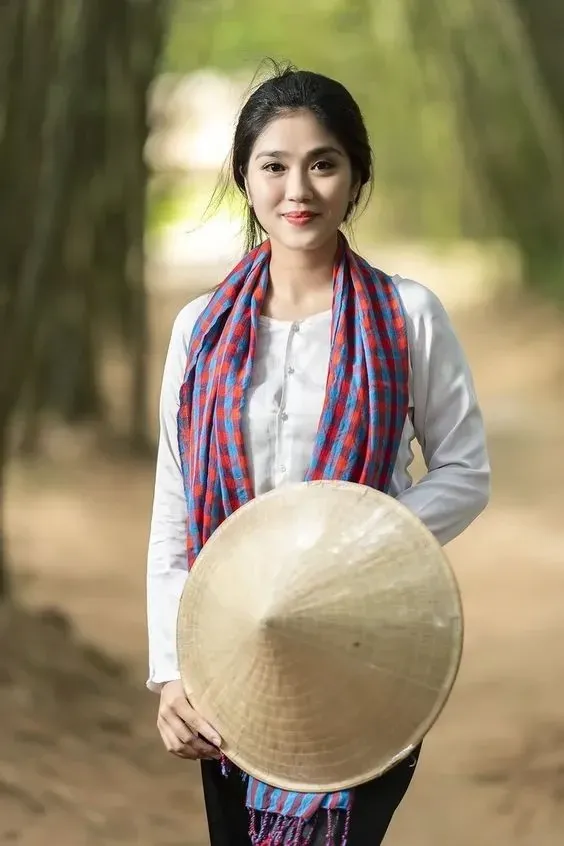 Gái xinh tóc dài layer dễ thương tạo nét đẹp trẻ trung và hiện đại