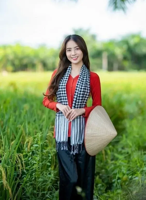 Hình ảnh gái xinh mặc váy ngắn toát lên vẻ đẹp quyến rũ