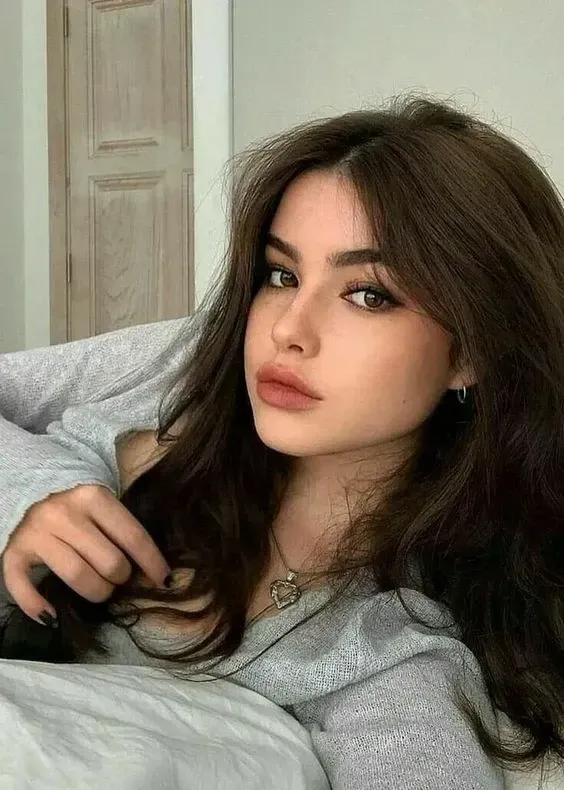 Gái tây com nổi bật với vẻ đẹp cuốn hút và thanh thoát