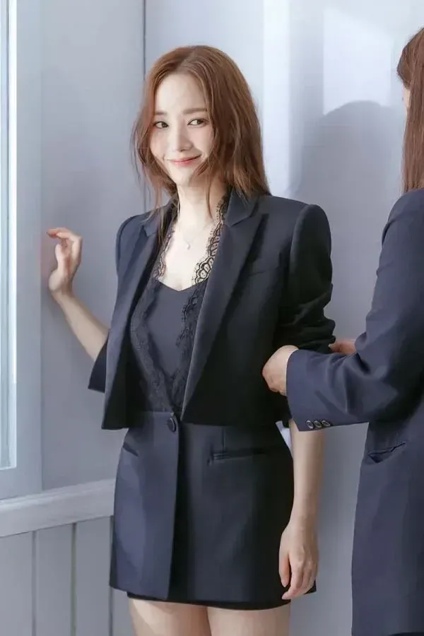Gái công sở sexy mang đến vẻ quyến rũ và cuốn hút đặc biệt