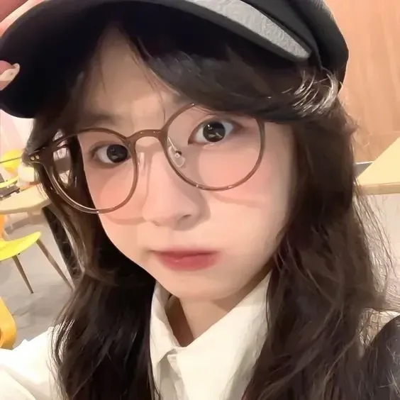 Anh con gái cute nổi bật với nét đẹp ngây thơ và đáng yêu