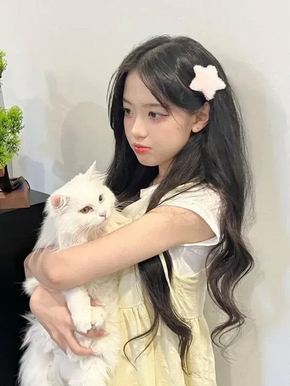 Con gái ảnh mạng gây ấn tượng với nét đẹp rạng rỡ và thu hút