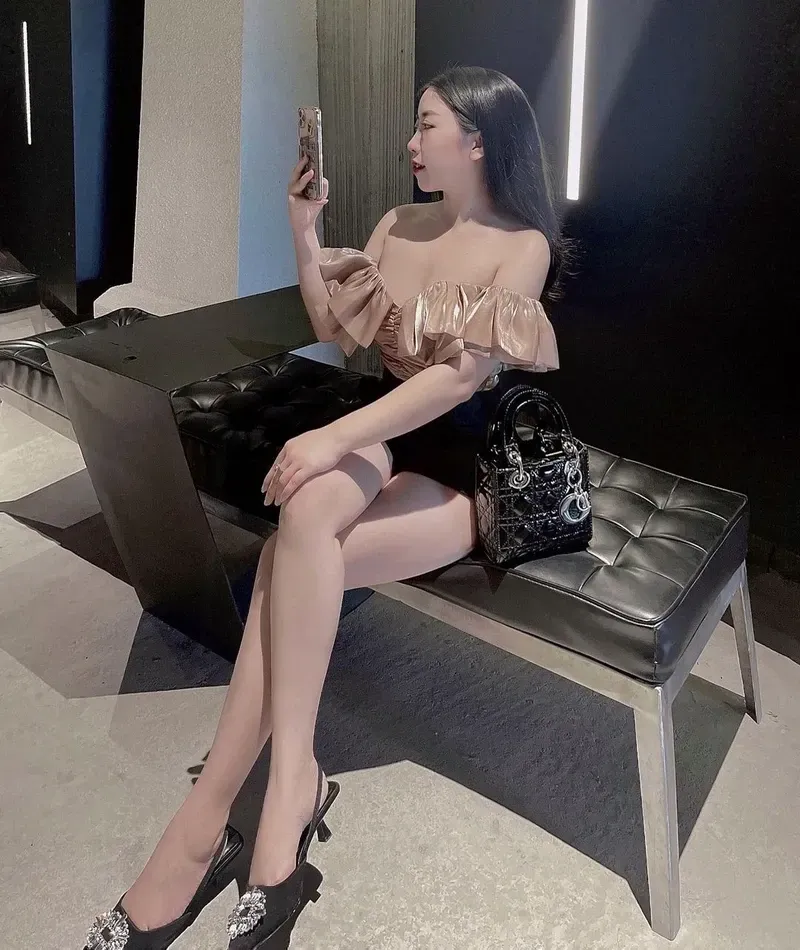 Gái xinh tik tok nhảy cuốn hút với thần thái và năng lượng