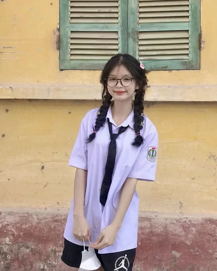 Ảnh gái lớp 11 mang đến vẻ đẹp nữ tính và quyến rũ tự nhiên