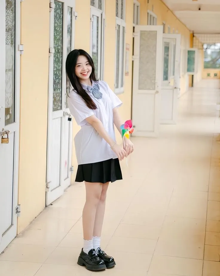 Hình ảnh gái xinh lớp 7 thể hiện sự hồn nhiên và dễ thương