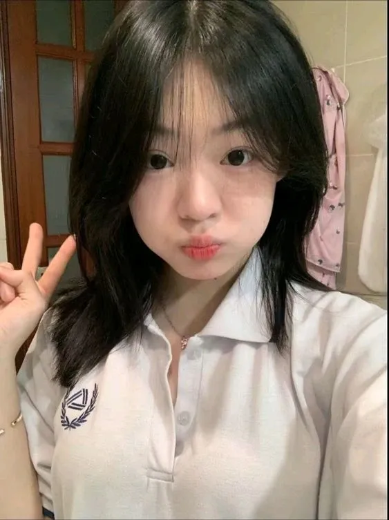 Hình ảnh gái xinh lớp 8 mang đến vẻ đẹp dễ thương và trong sáng