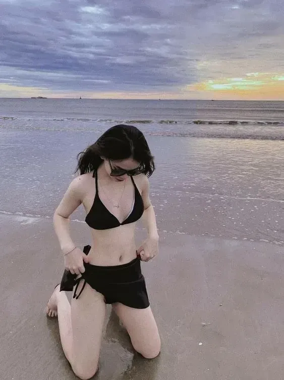 gái mặc bikini lộ hàng