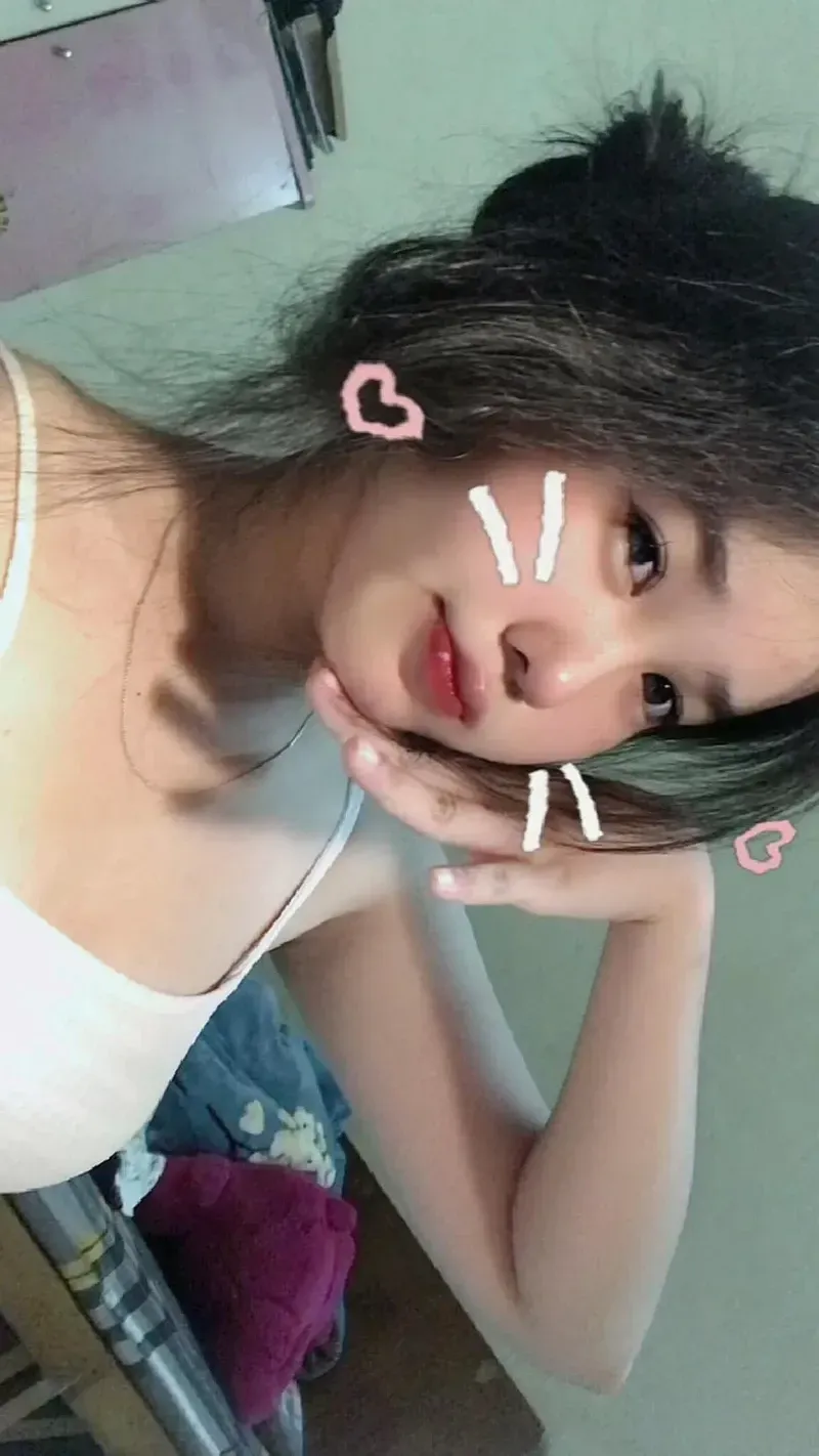 Ảnh con gái mạng mang đến vẻ đẹp dễ thương, tươi mới tự nhiên