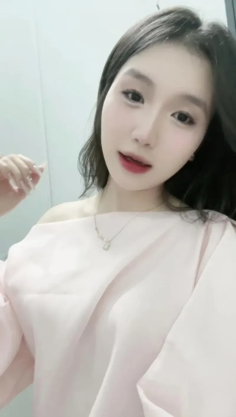 Ảnh gái mạng xinh thể hiện sự duyên dáng và dễ thương tự nhiên