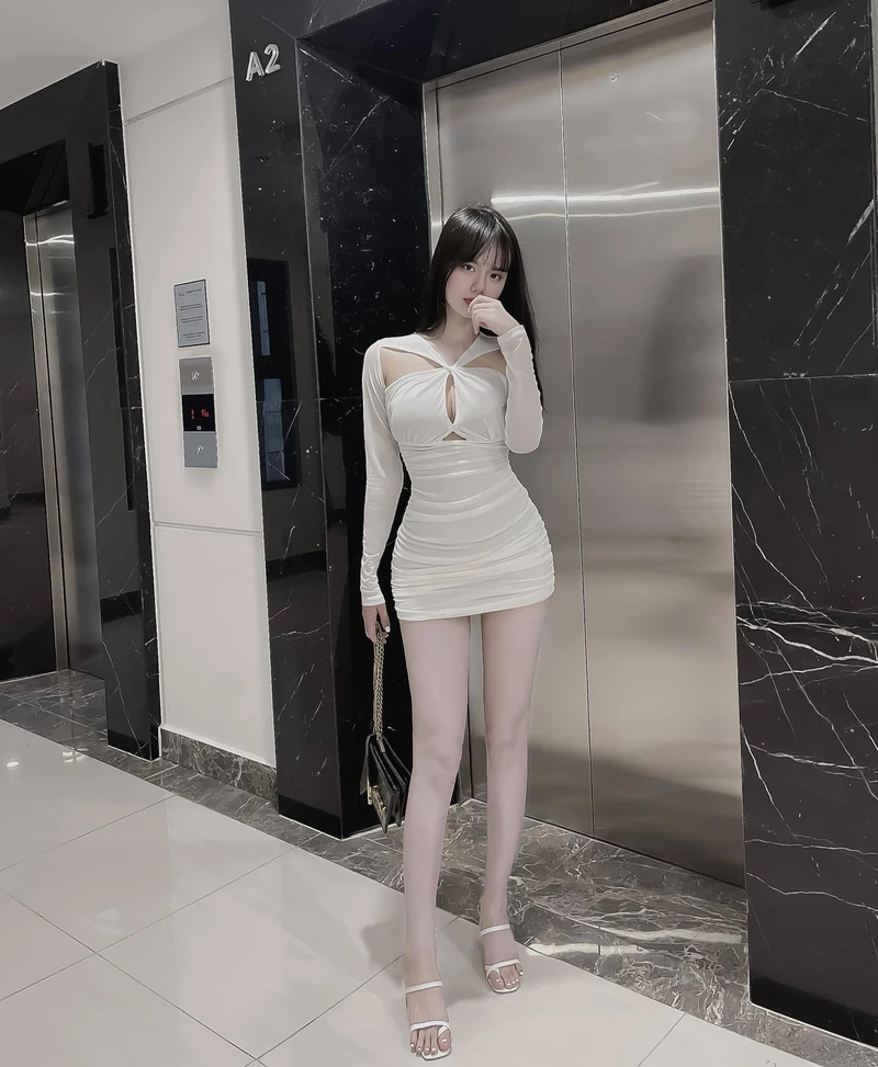 Tạo dáng chụp ảnh 1 mình với phong thái tự nhiên và cuốn hút
