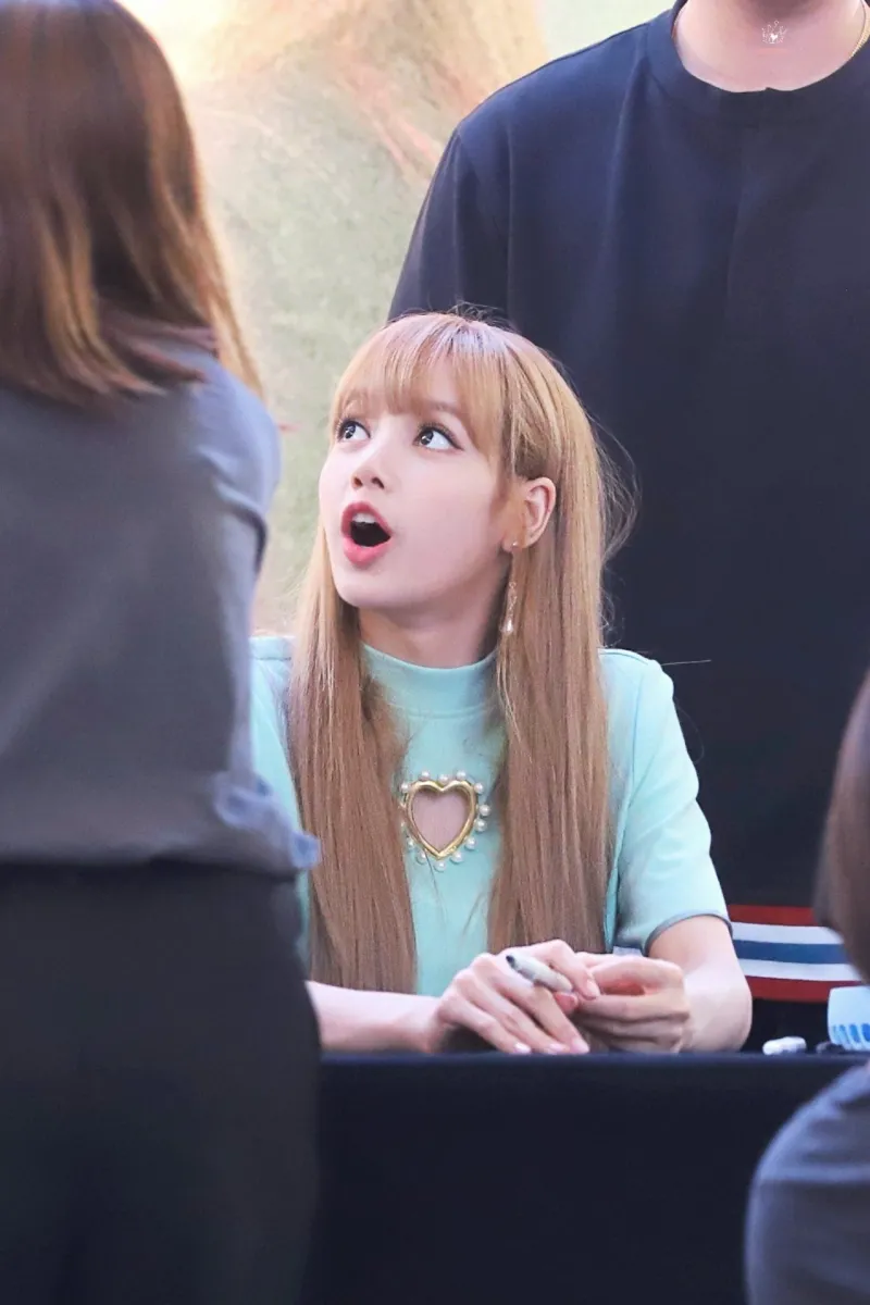 Meme bất ngờ chỉ tay khiến cộng đồng mạng thích thú với nét hài hước tự nhiên
