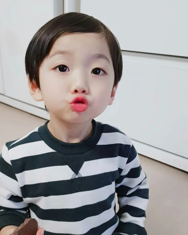 Meme vịt cầm dao hài hước, thêm chút “cà khịa” cực bá đạo