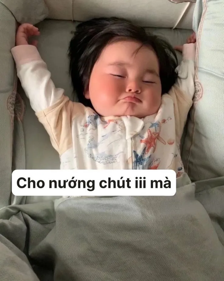 Ảnh chế em bé ho ra trái tim meme khiến bạn bật cười vì sự sáng tạo ngộ nghĩnh.