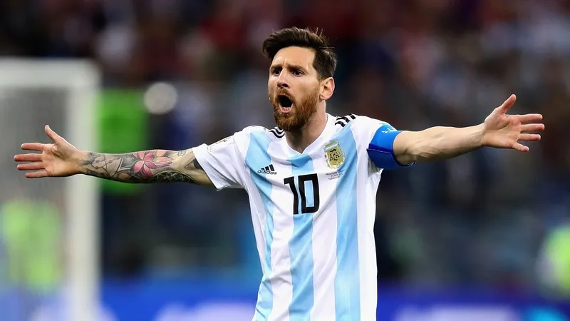 Messi và những pha bóng với Chile được chế thành meme thú vị.