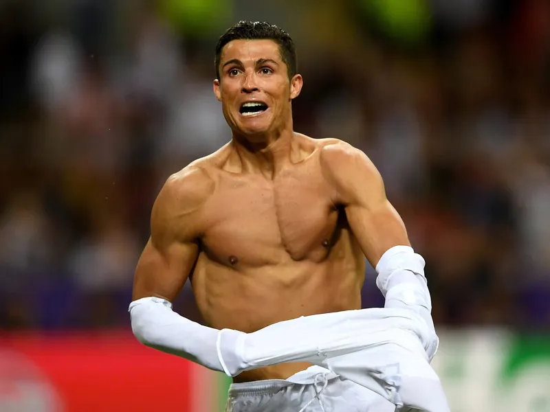 Bộ sưu tập meme hài hước của Messi và Ronaldo khiến fan đứng ngồi không yên.