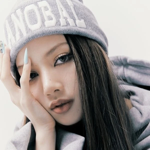 Lisa Blackpink hình nền thể hiện nét cá tính và độc đáo nổi bật
