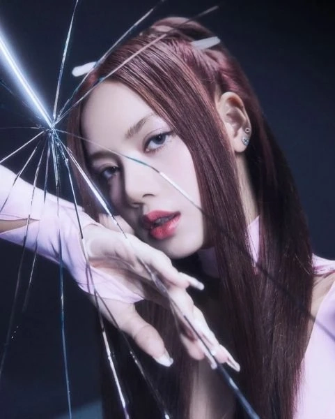 Hình nền Lisa Blackpink mang phong cách độc đáo và đầy sức hút