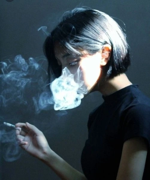 Avatar tâm trạng nữ thể hiện nỗi buồn sâu sắc và nhẹ nhàng